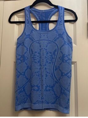 Lululemon swiftly tech snack print blue tank racerback size 6